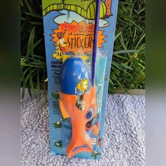 Berkley Garfield Casting Kit Kids Fishing Pole Toy Free Sticker New in Package - Picture 2 of 4